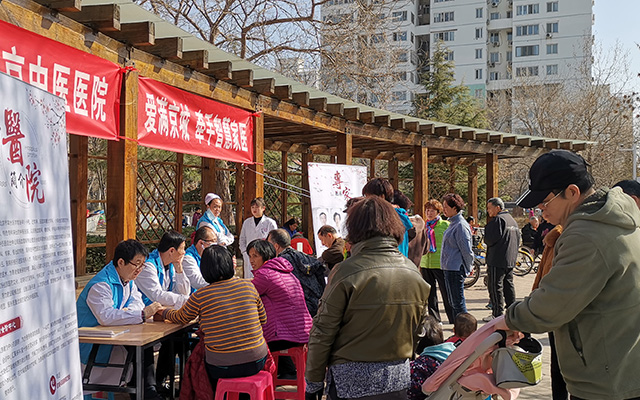 【学雷锋日】半岛官网,半岛（中国）举办“爱满京城，牵手智慧家医”志愿服务活动(图2)